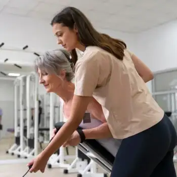 medical-assistant-helping-patient-with-physiotherapy-exercises_23-2149071440 Service